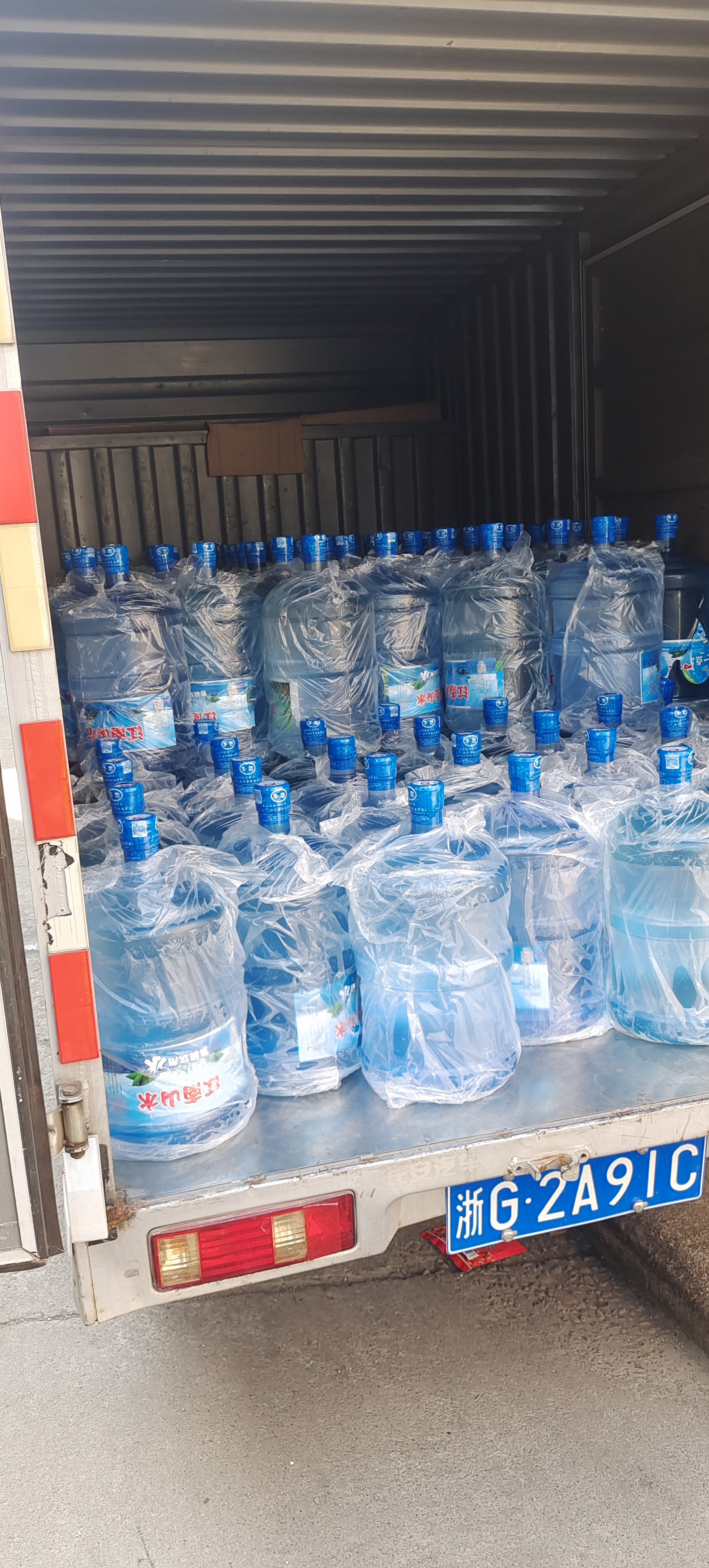 金華冬蓮食品商行桶裝水配送服務(wù)部 - --請(qǐng)選擇--桶裝水站